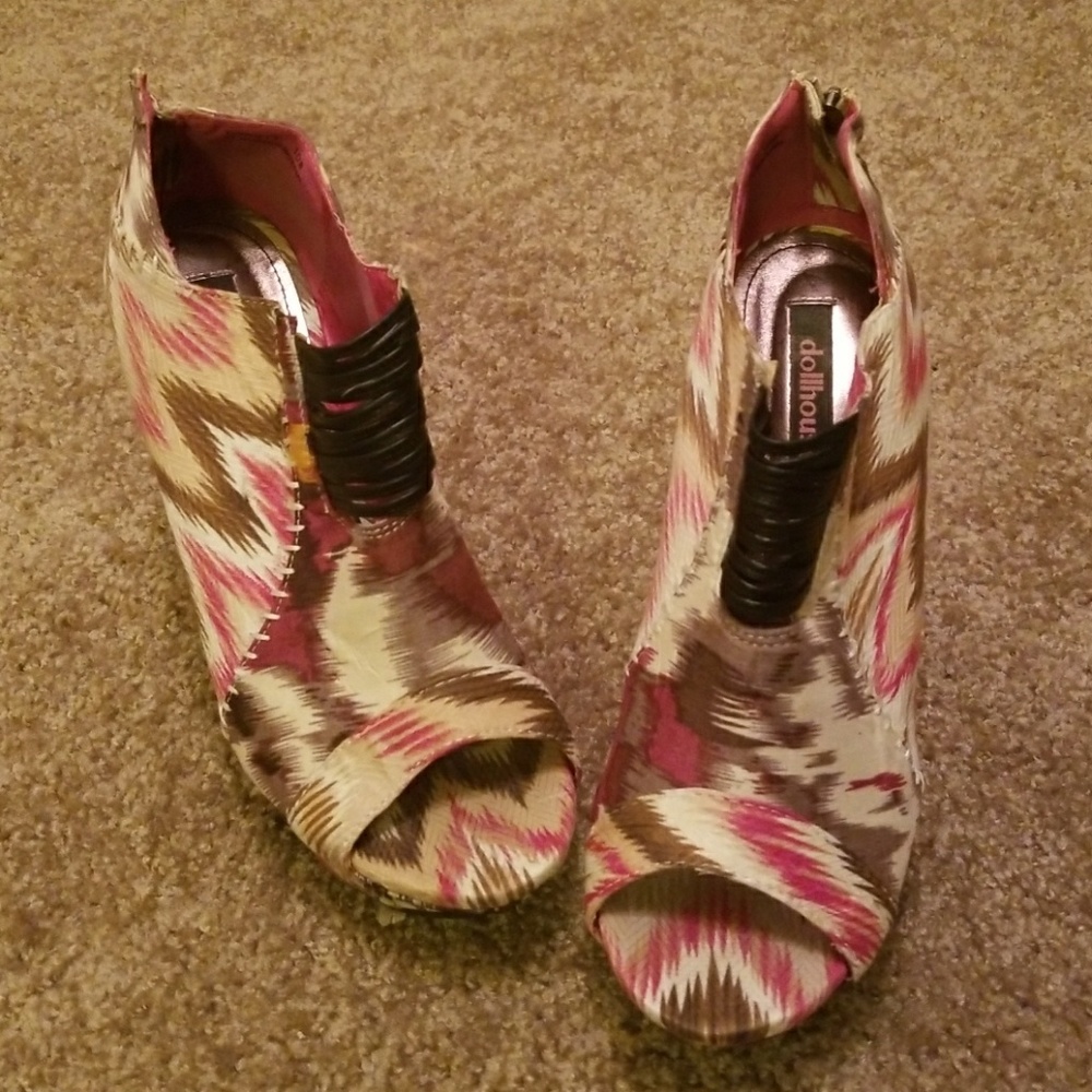 Shoes - Picture 2 of 4